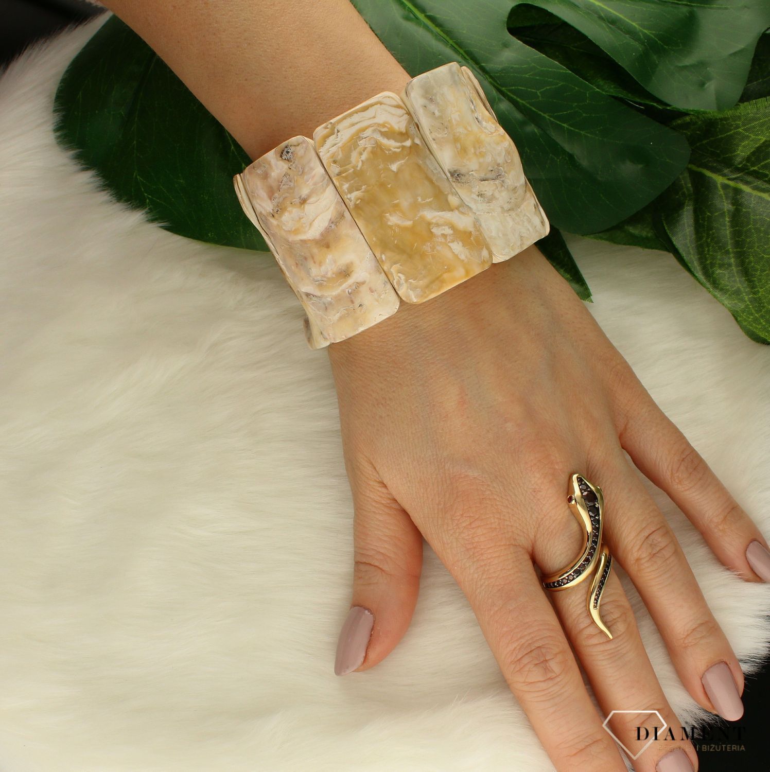 Szeroka bransoletka na gumce MUSZLA w piaskowym kolorze MADE IN POLANDdf.jpg